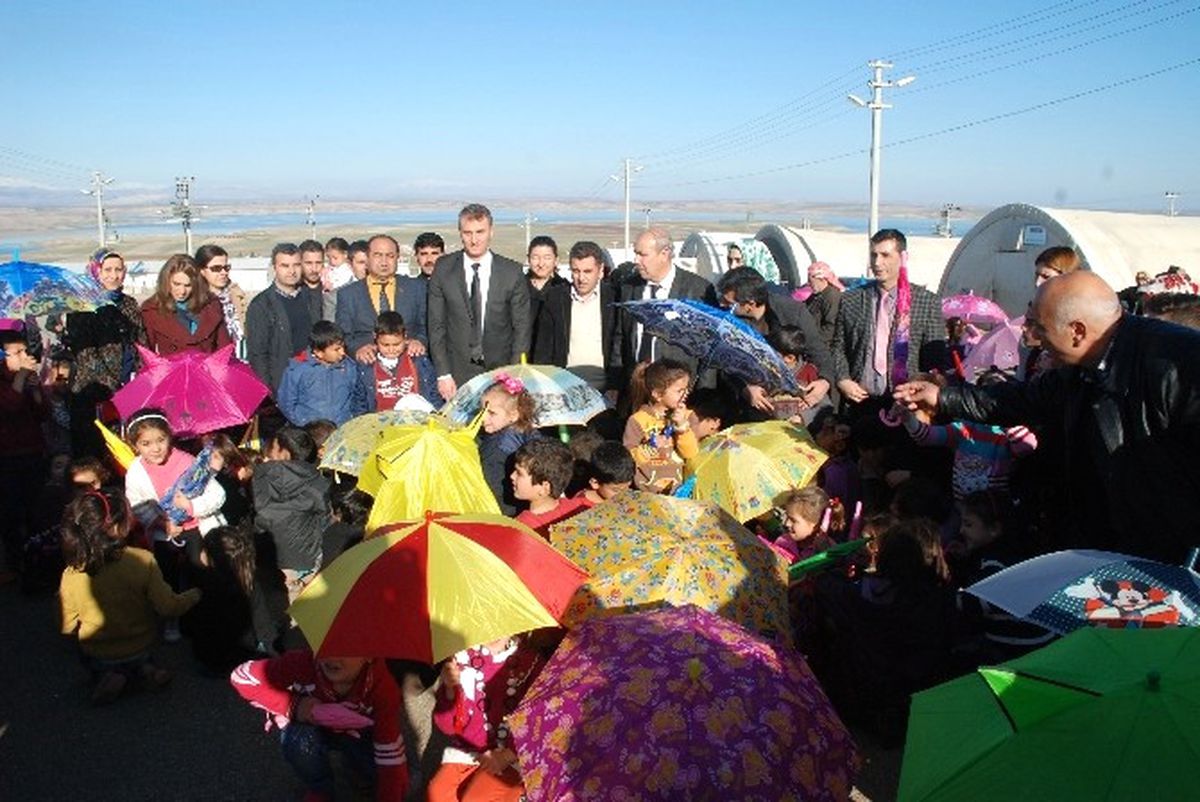 Yağmurda Kardeşin Seninle" Projesi ile Öğrencilerin Yüzü Güldü
