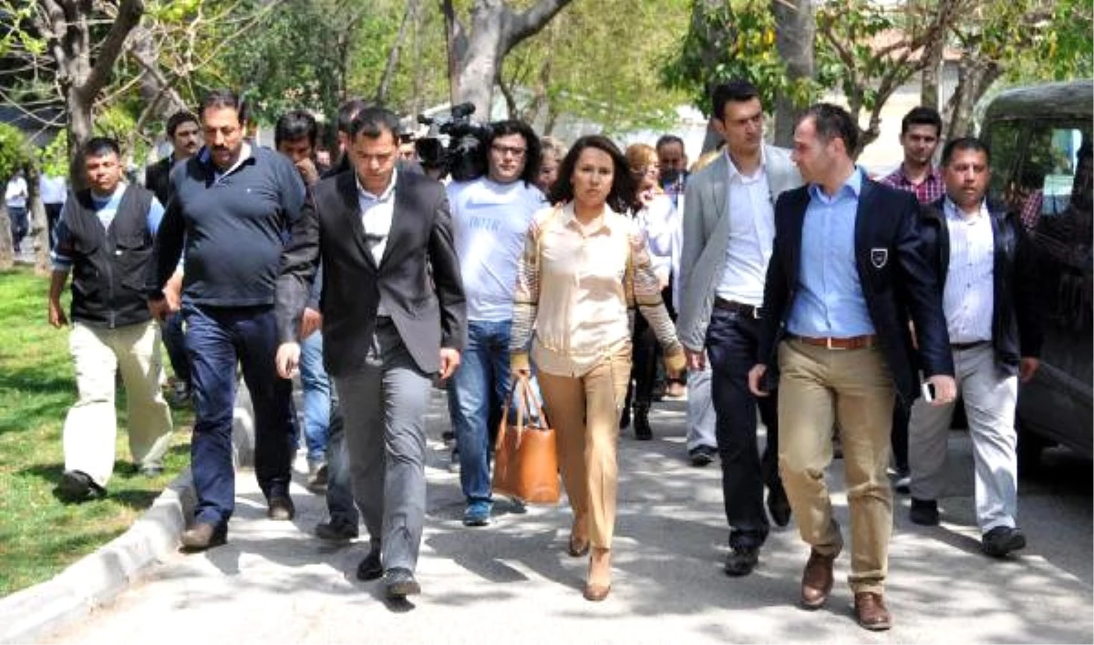 Kılıçdaroğlu\'ndan Meclis\'teki Kavgada Yaralanan Şafak Pavey\'e Ziyaret