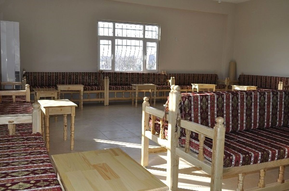 Bağlar Belediyesi Mahalle Evlerini Sedirlerle Donattı