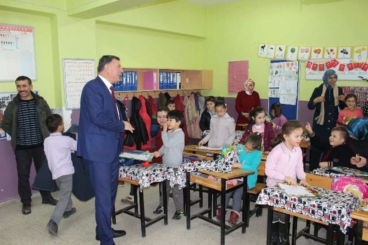 Başkan Duymuş Öğrencilerin Karne Sevincine Ortak Oldu