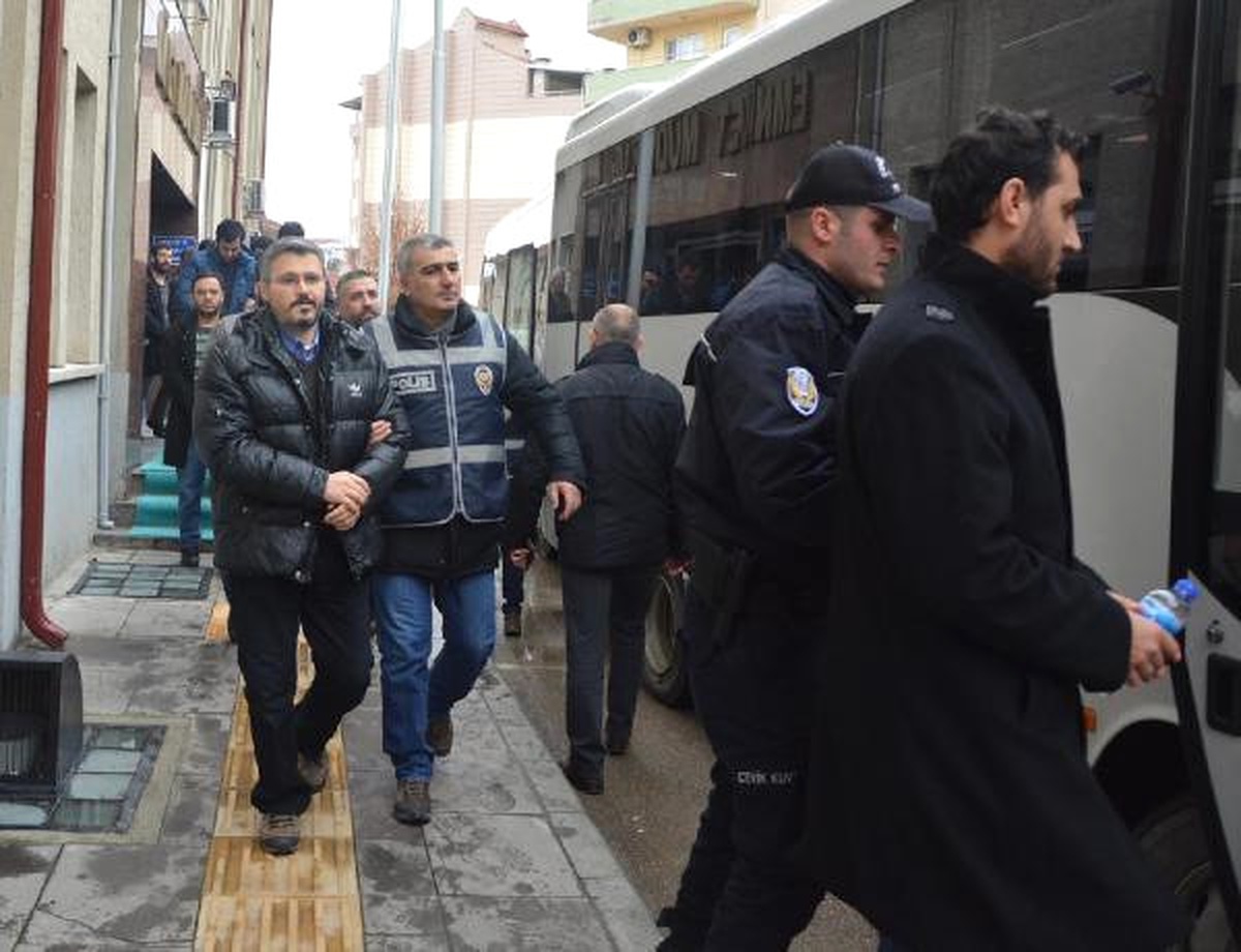 Bilecik\'te Fetö Şüphelisi 22 Eski Emniyet Mensubu Tutuklandı