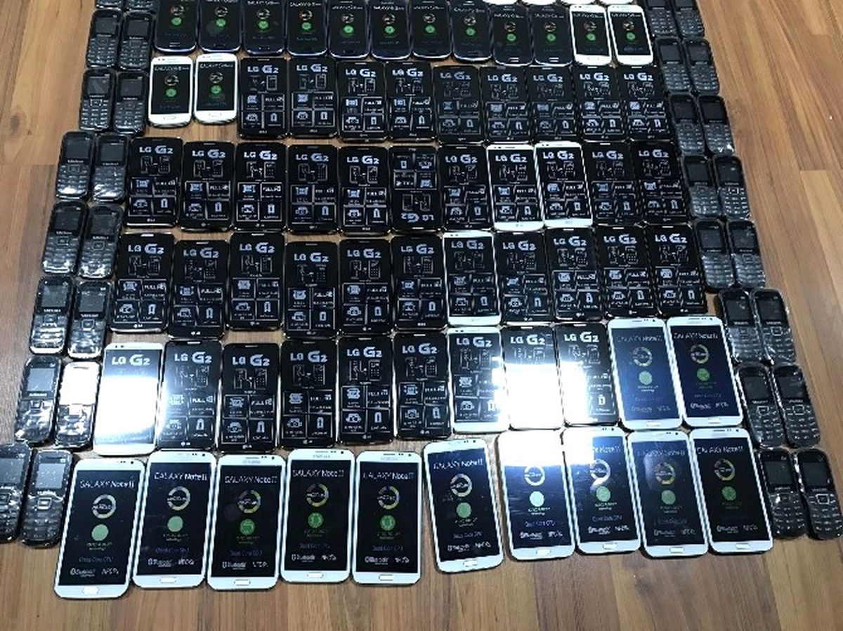 Bitlis\'te 258 Adet Kaçak Akıllı Cep Telefonu Ele Geçirildi