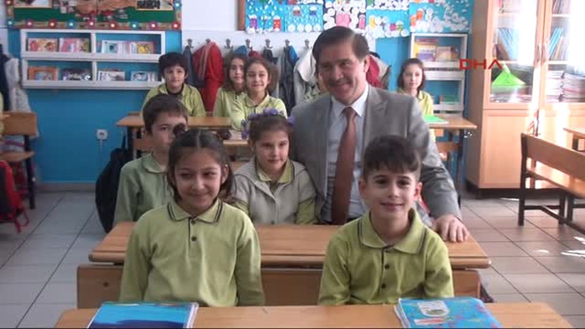 Bodrum\'da Öğrencilerin Karne Sevinci