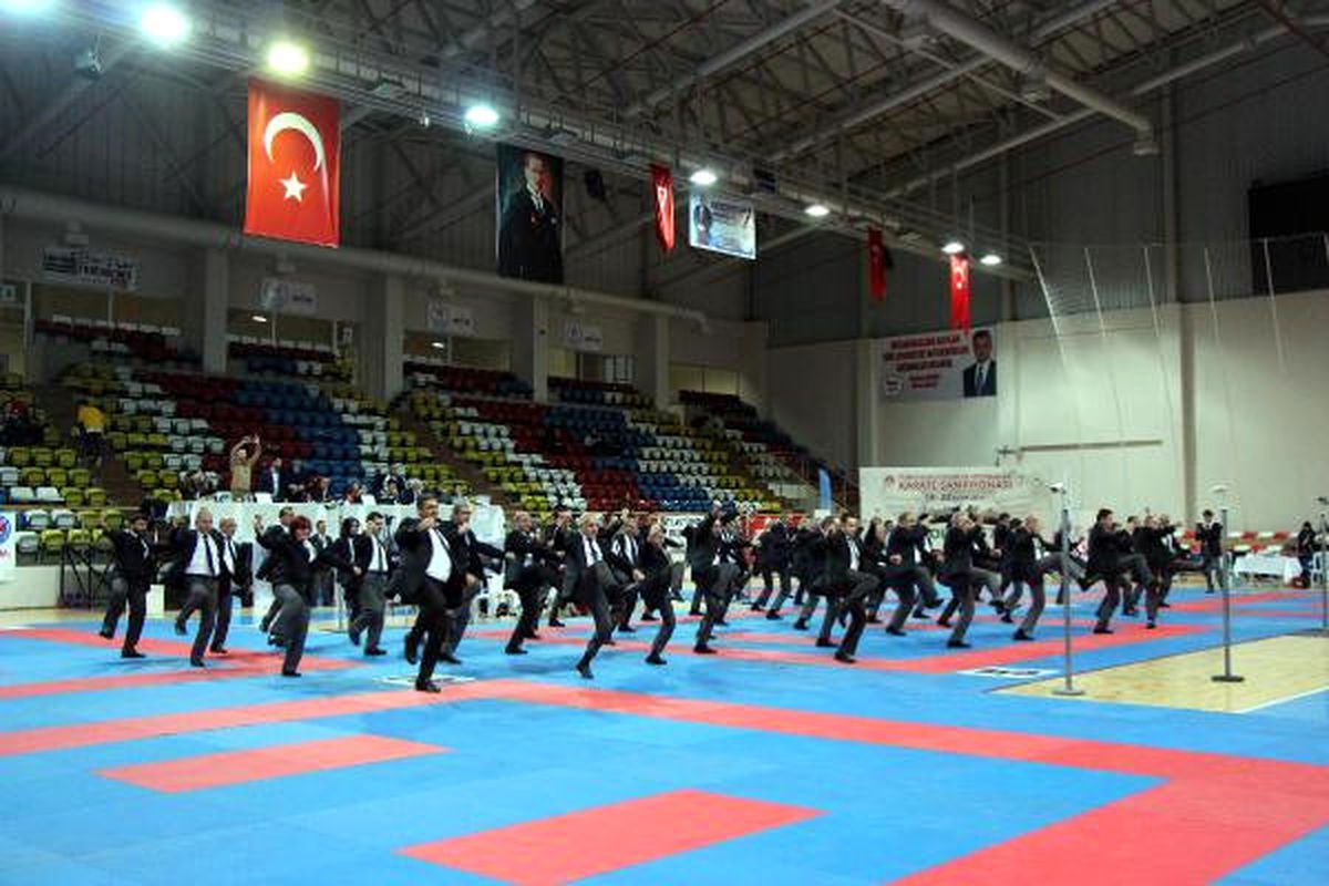 Bolu\'da Karate Şampiyonası Başladı
