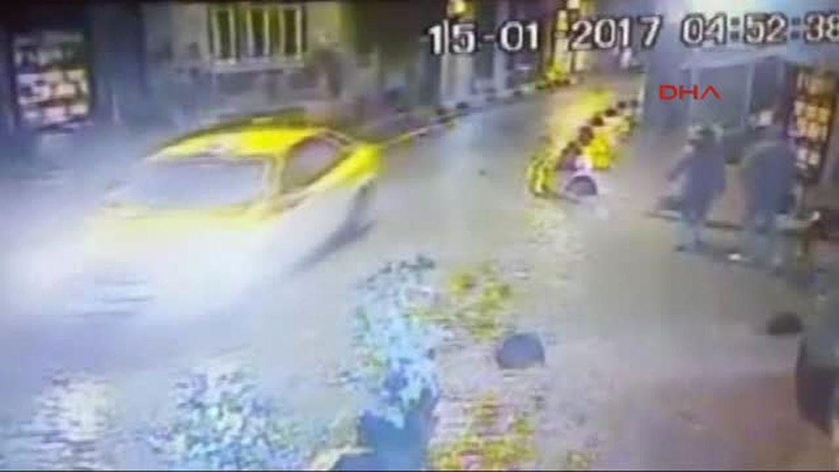 Cihangir\'deki Elektrik Kaçağının Sorumluluğu Kimse Üstüne Almıyor