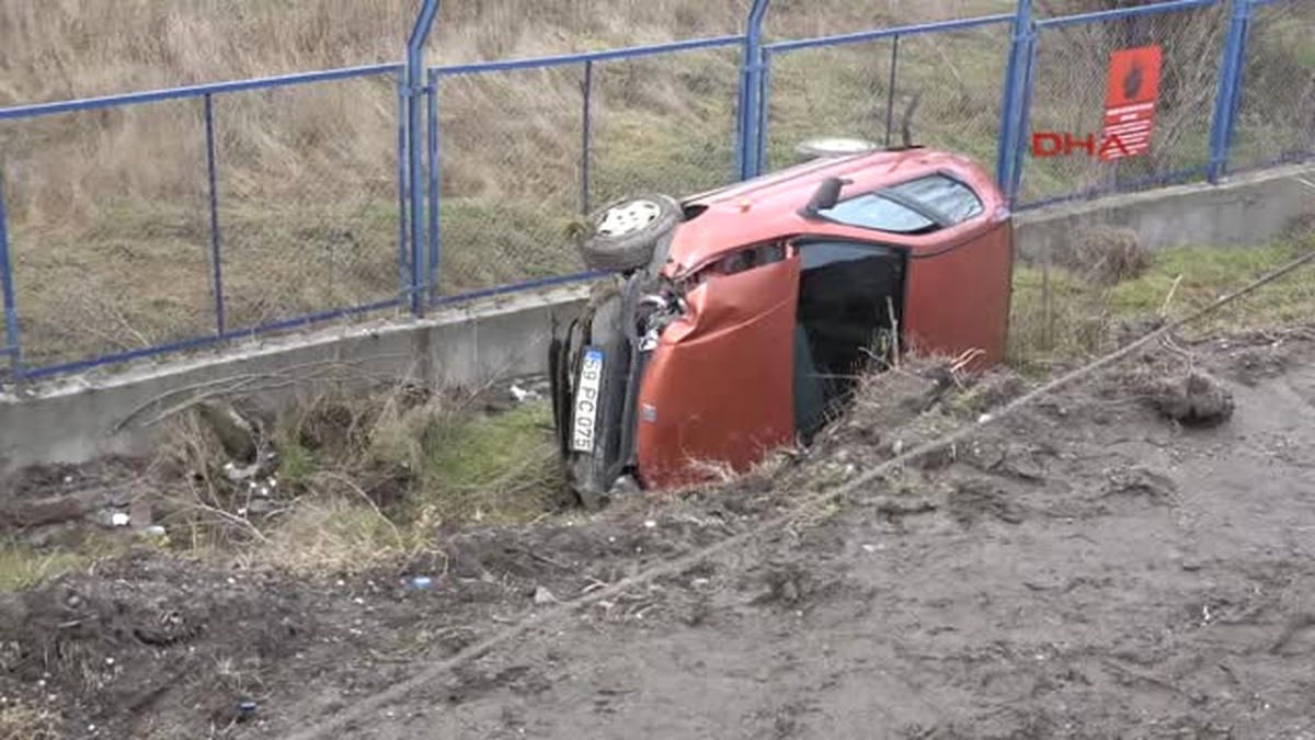 Çorlu\'da Takla Atan Otomobilin Sürücüsü Yaralandı