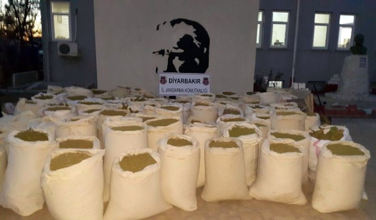 Diyarbakır\'da 2 Ton 939 Kilo Esrar Ele Geçirildi
