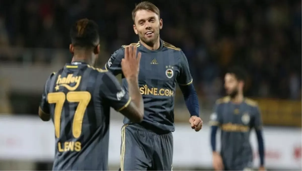 Fenerbahçe\'de İlk Golünü Atan Karavaev\'e Tebrik Telefonları