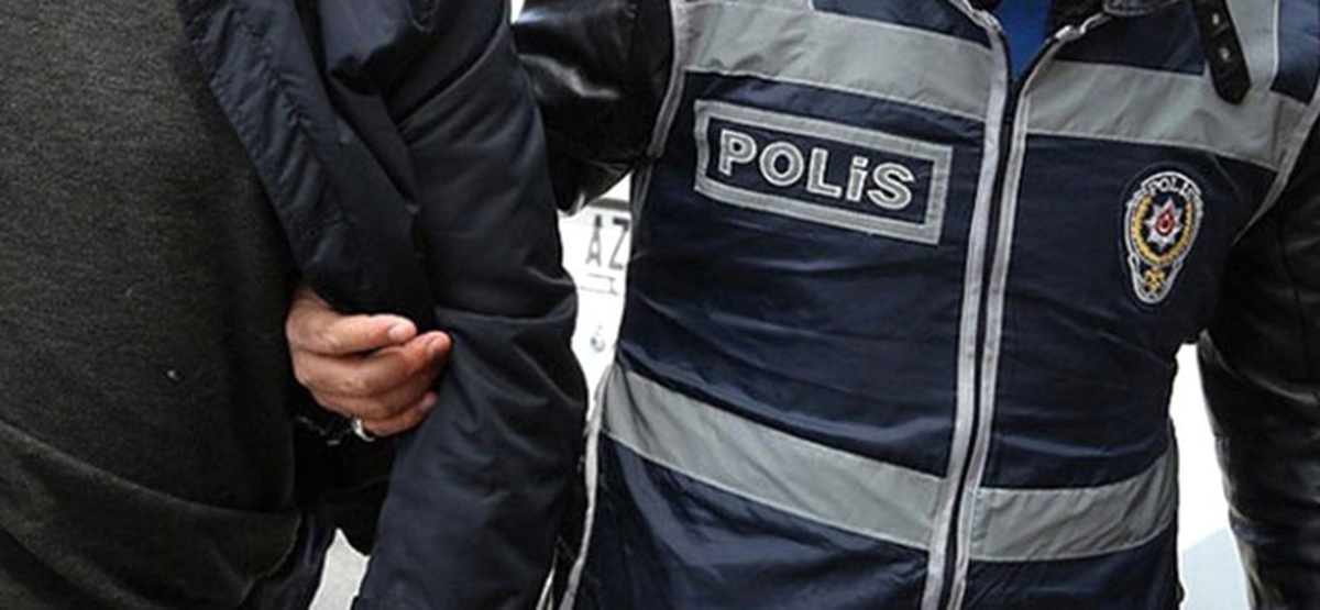 Gebze\'de Oto Hırsızı Çaldığı Araba ile Kaza Yapıp Yakalandı