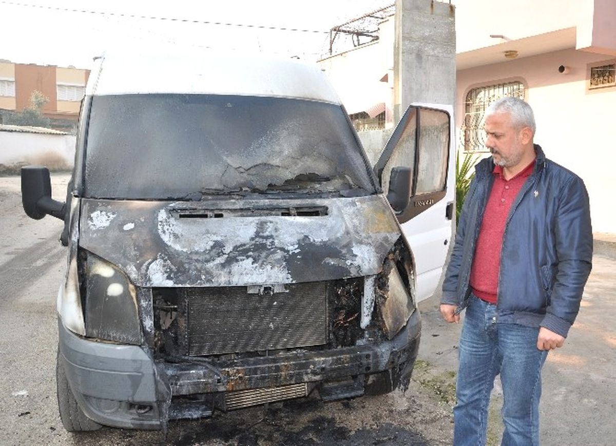Hatay\'da 10 Araç Kundaklandı