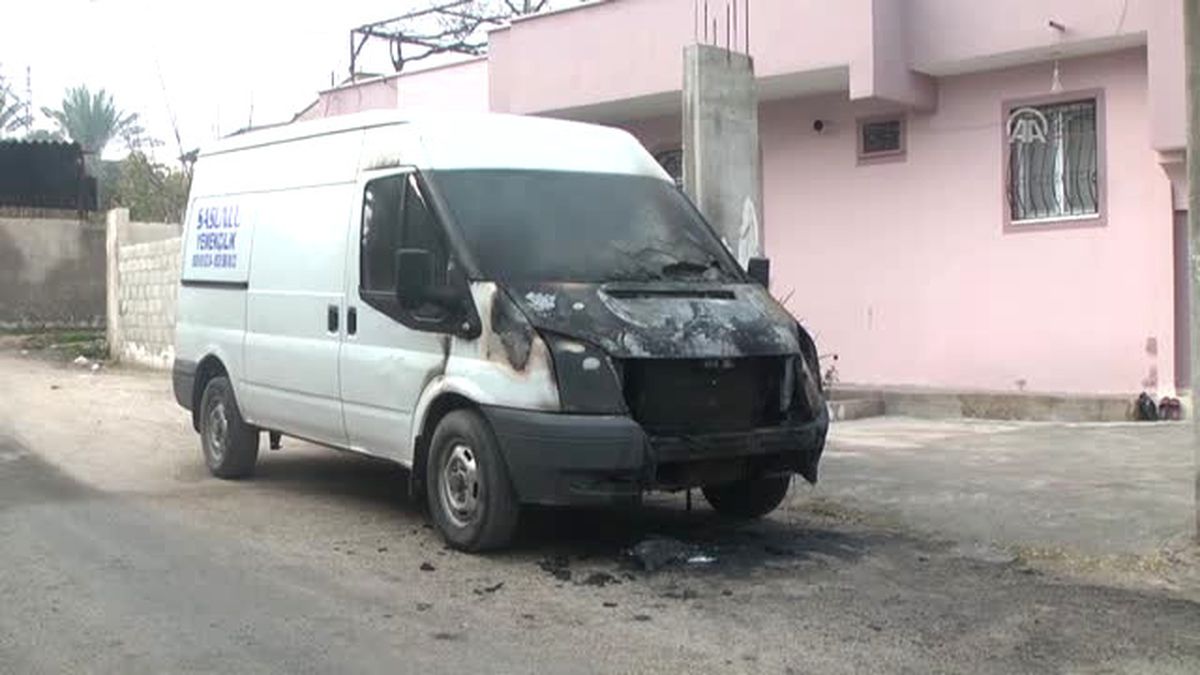 Hatay\'da 10 Araç Kundaklandı