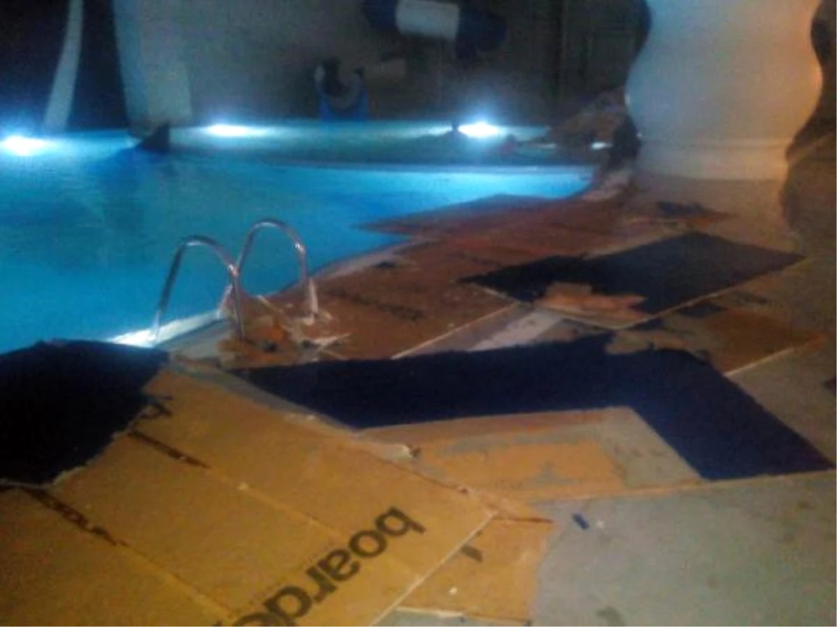 Havuzda Yüzen Kadınların Üstüne Tavandaki Alçıpanlar Düştü: 6 Yaralı