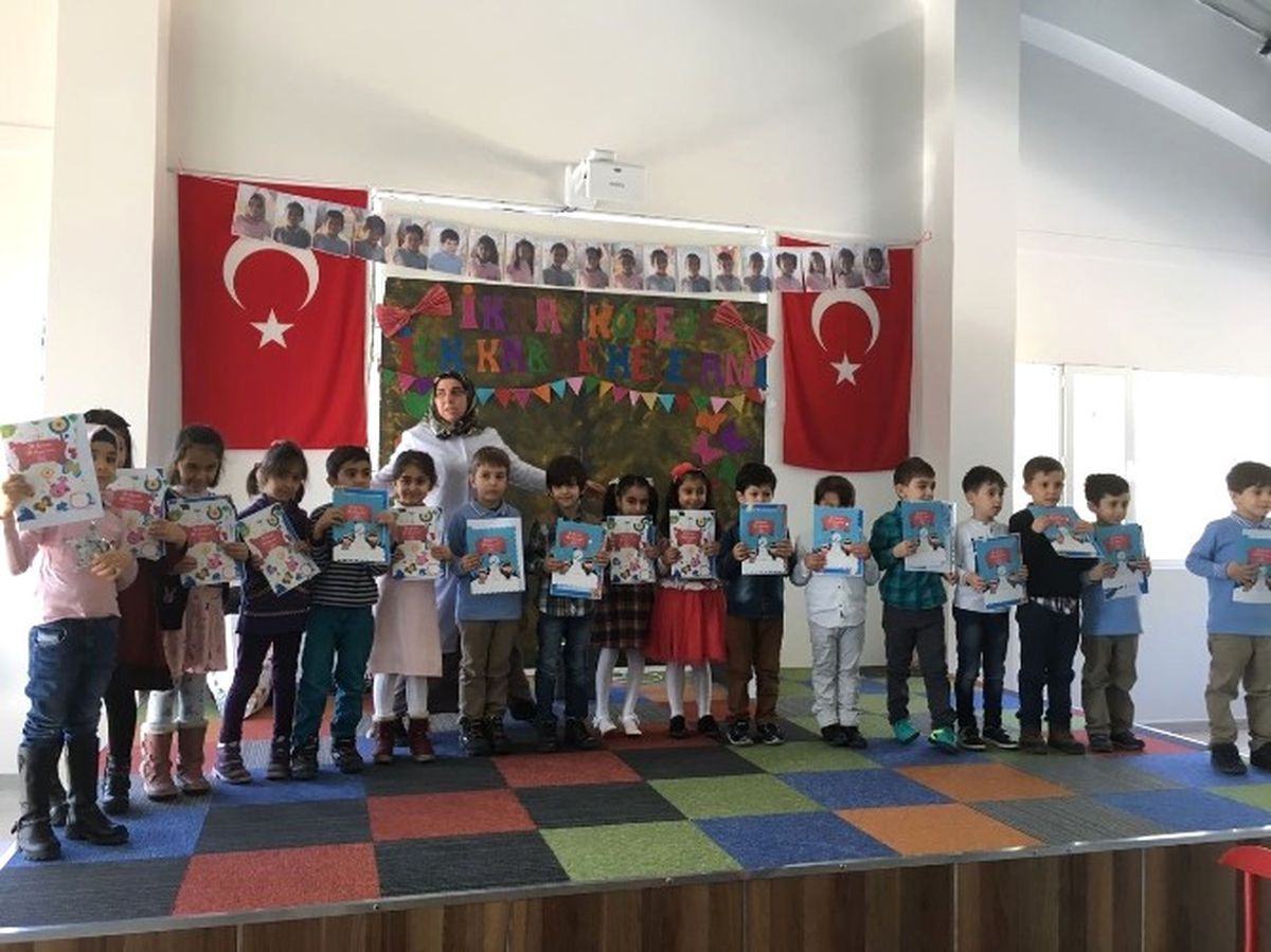 İkra Koleji\'nde Karne Sevinci