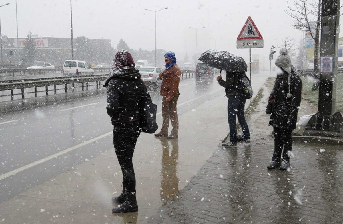 İstanbul\'da Yüksek Kesimlerde Kar Yağışı
