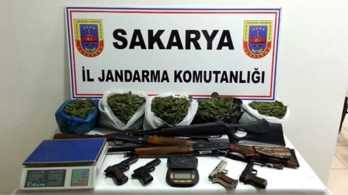 Jandarma Ekipleri Çok Sayıda Uyuşturucu ve Silah Ele Geçirdi