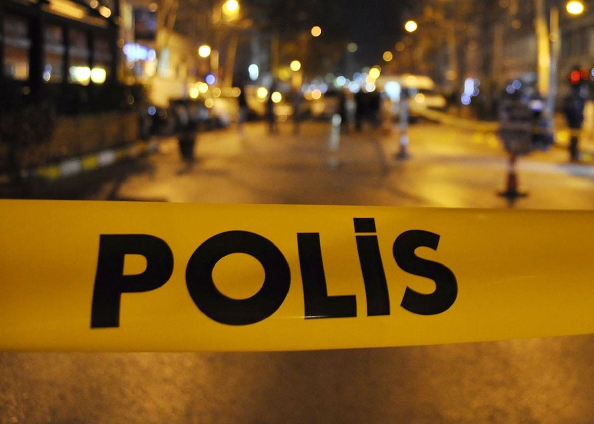Kaldırımdaki Yayaya Çarpıp Kaçan Sürücü Kamerada