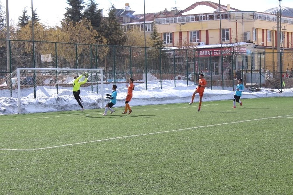 Karaman\'da Genç Erkekler Futbol İl Birinciliği Müsabakaları Sona Erdi