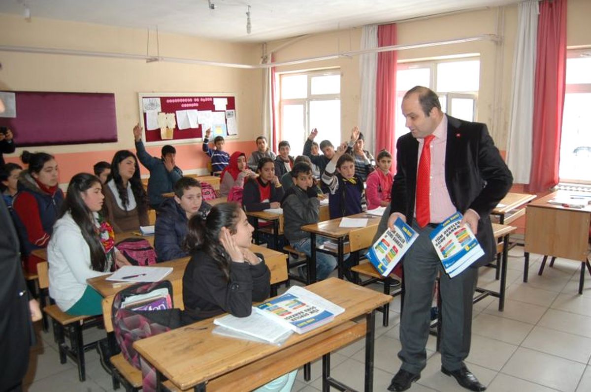 Kaymakamdan Öğrencilere Eğitim Desteği