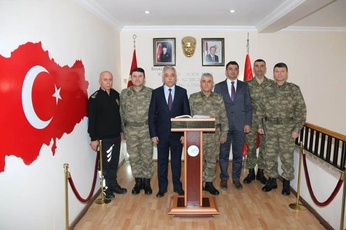 Korgeneral Çetin\'den Vali Toprak\'a Ziyaret