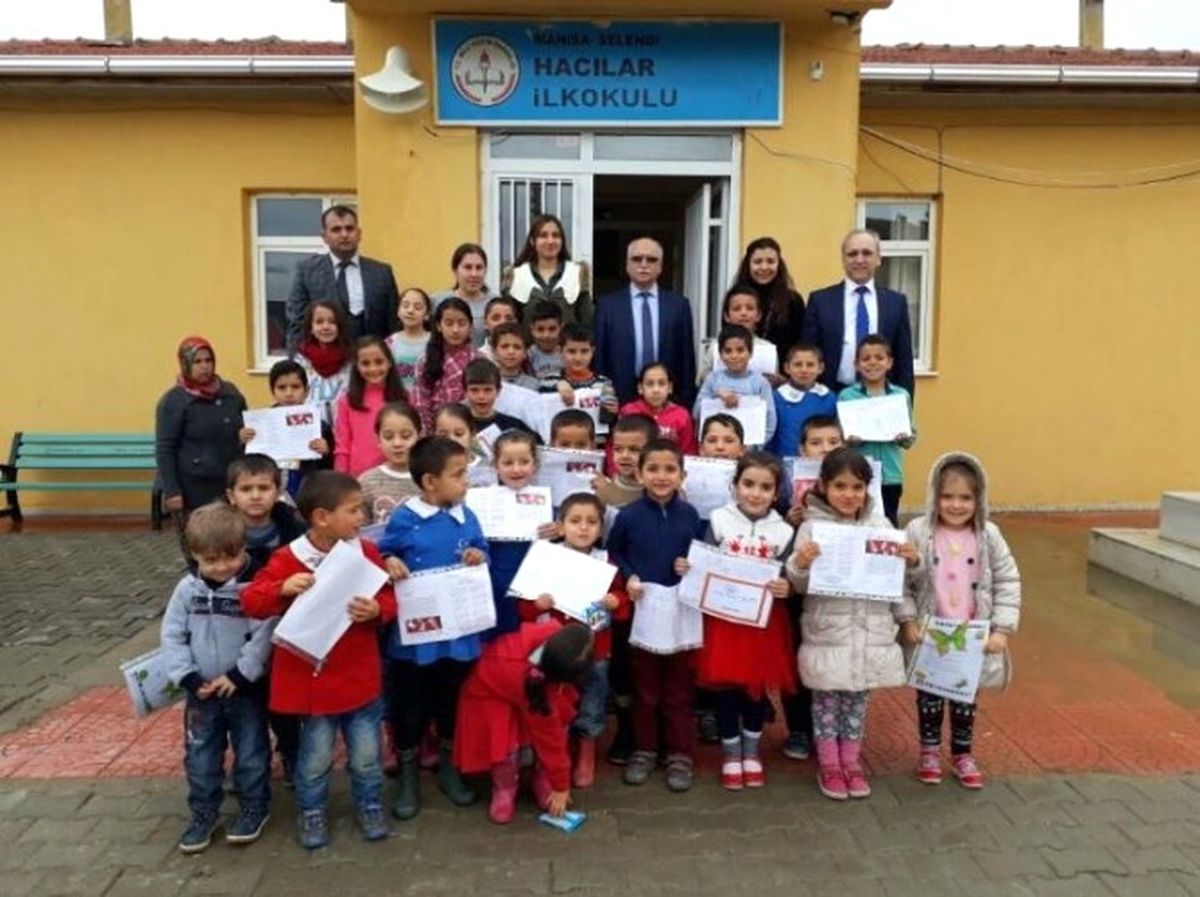 Manisa\'nın İlçelerinde Karne Sevinci
