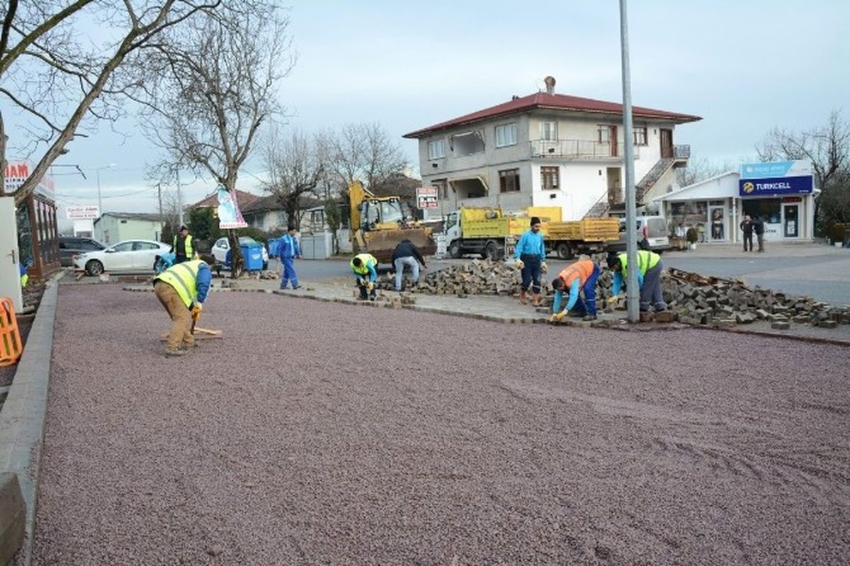 Maşukiye\'de Kaldırımlar Onarılıyor