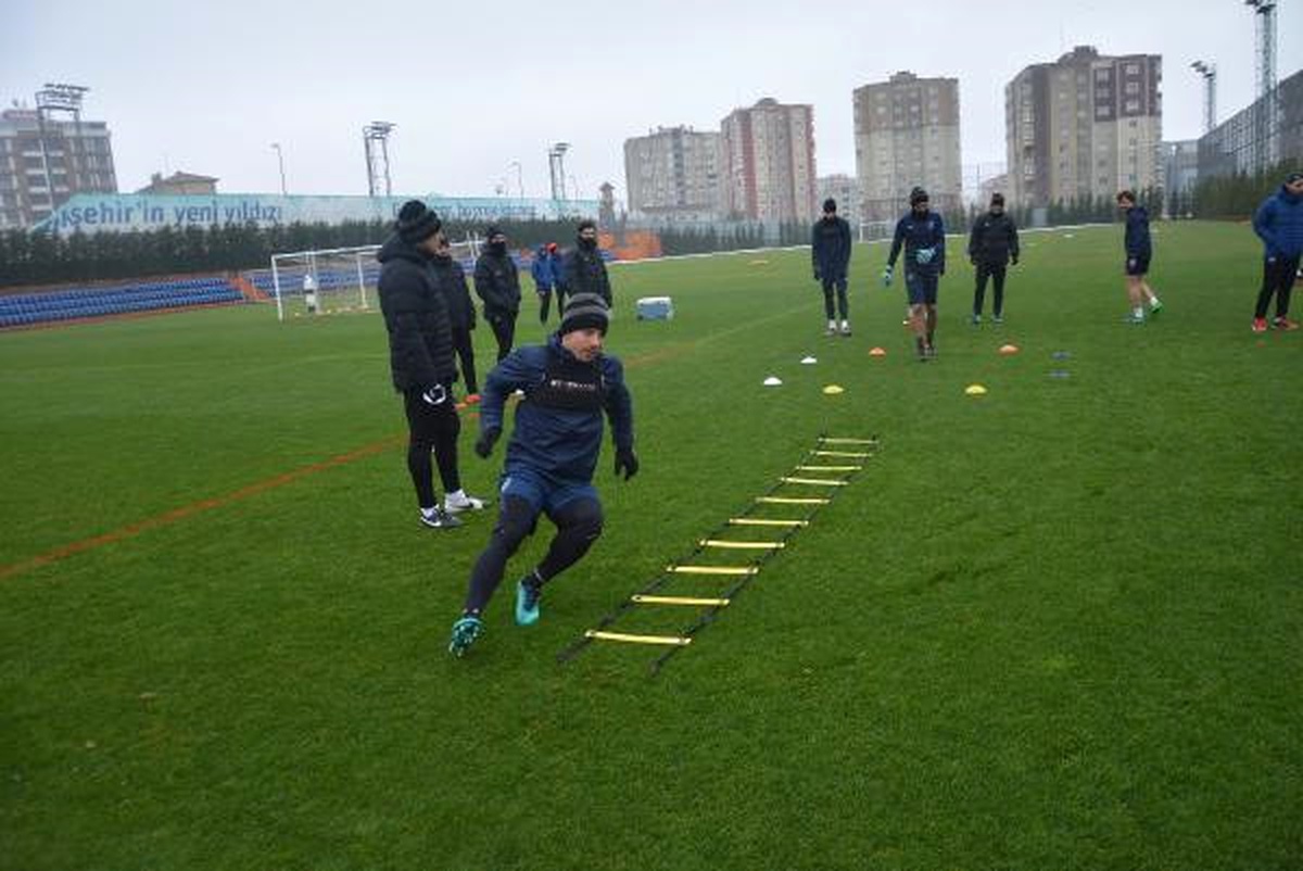 Medipol Başakşehir, Fenerbahçe Maçına Bileniyor