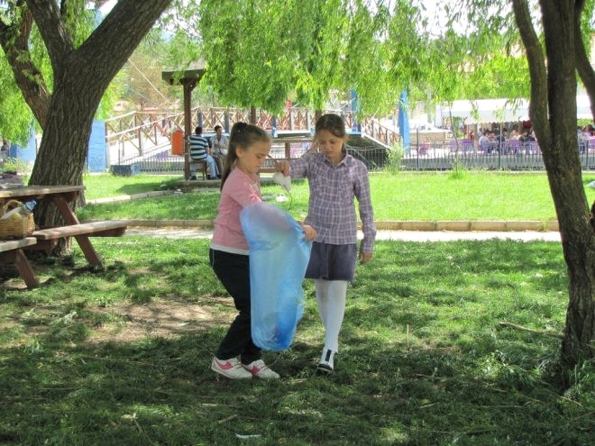Öğrencilerinden Çöp Toplama Etkinliği