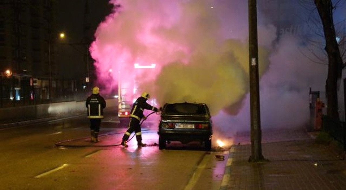 Kaza Yaptı Sonra Otomobilini Yaktı