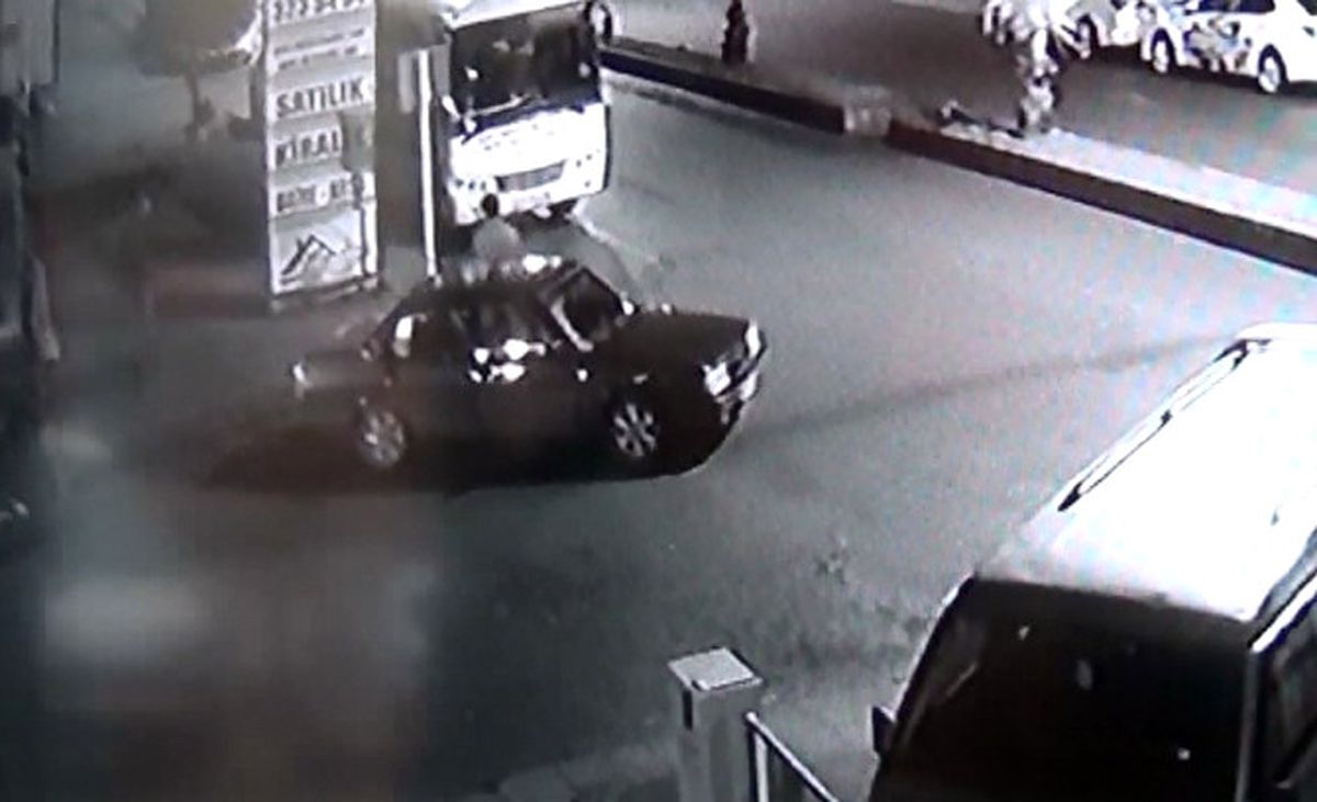 Otomobil Çalmaya Çalışırken Önce Kameralara Sonrada Polise Yakalandılar