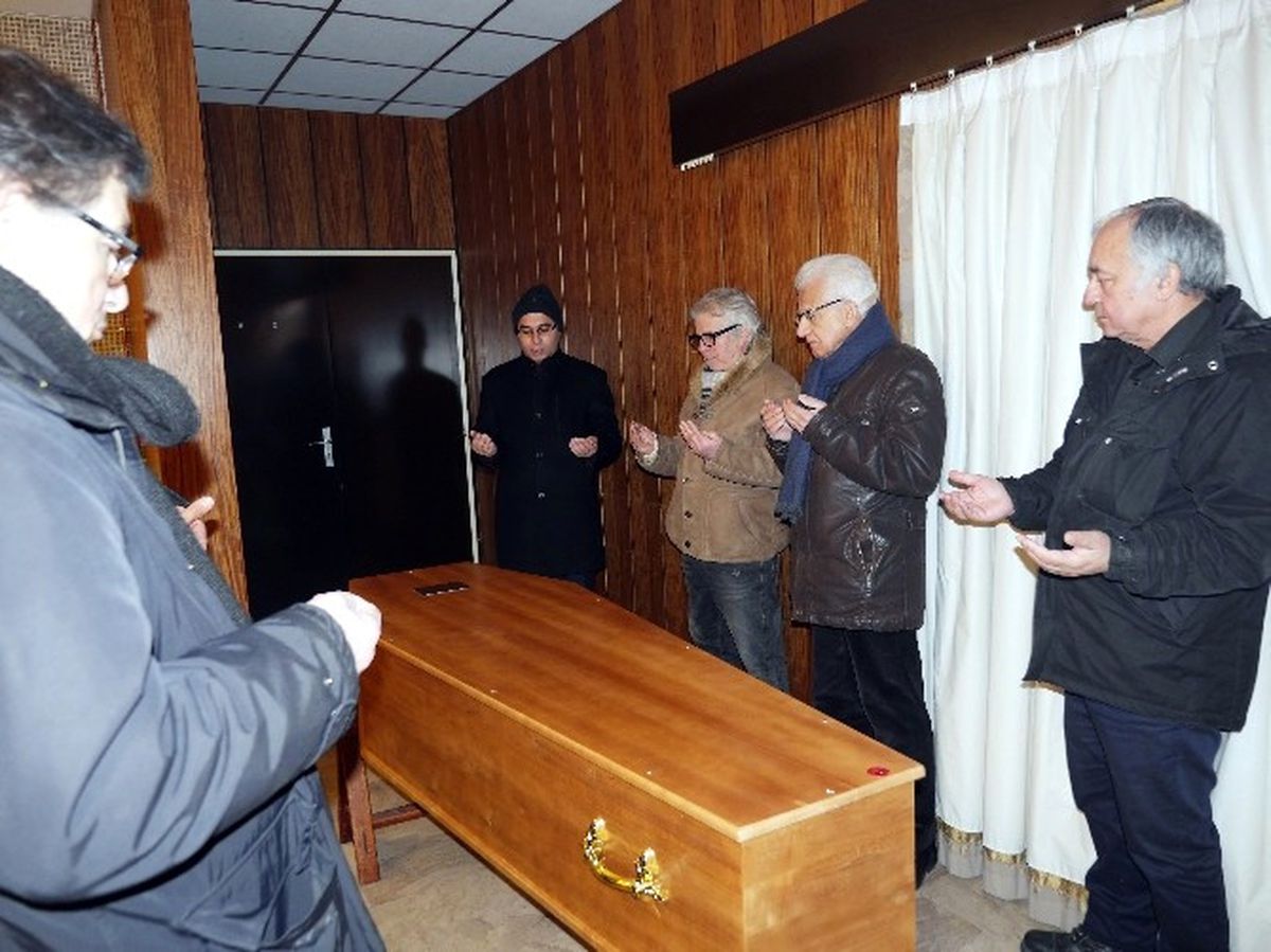 Paris\'teki Türklerin "Hasan Abisi "Son Yolculuğuna Uğurlandı