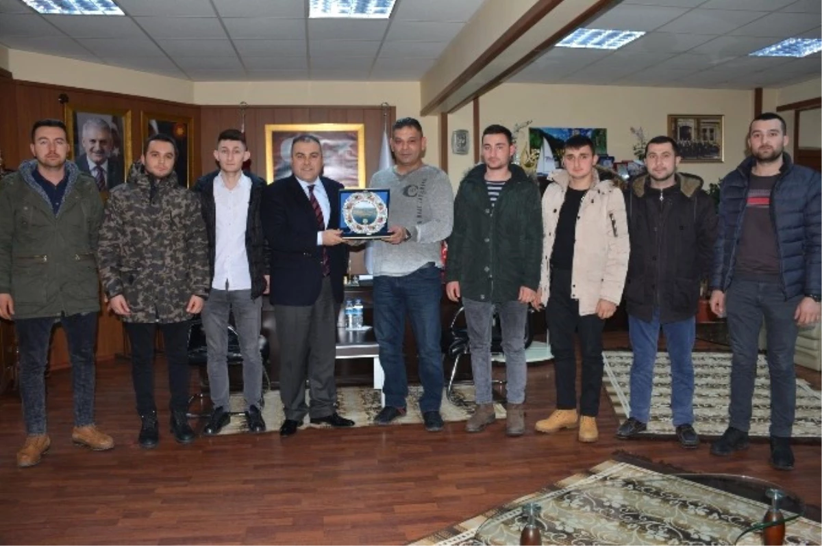 Polis Özel Harekat\' Kursuna Katılan Gençlerden Başkan Erener\'e Ziyaret