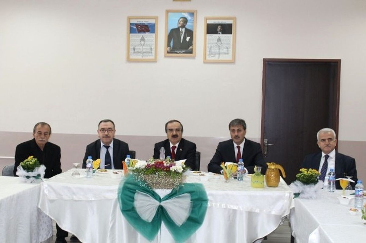 Sakarya\'da 180 Bin Öğrenci Karnelerini Alarak Yarı Yıl Tatiline Çıktı