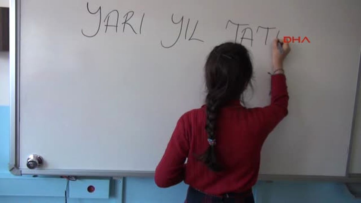 Şanlıurfa\'da, 614 Bin Öğrenci Karne Sevinci Yaşadı