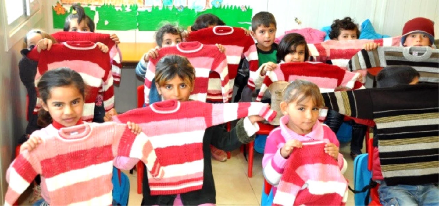 Şanlıurfa\'da Yaşayan Suriyeli Sığınmacılara Kıyafet Yardımı