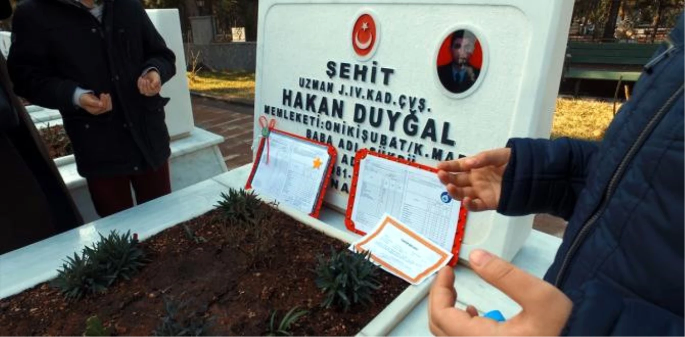 Şehit Duyğal\'ın Oğulları Karnelerini Alıp Şehitliğe Koştu