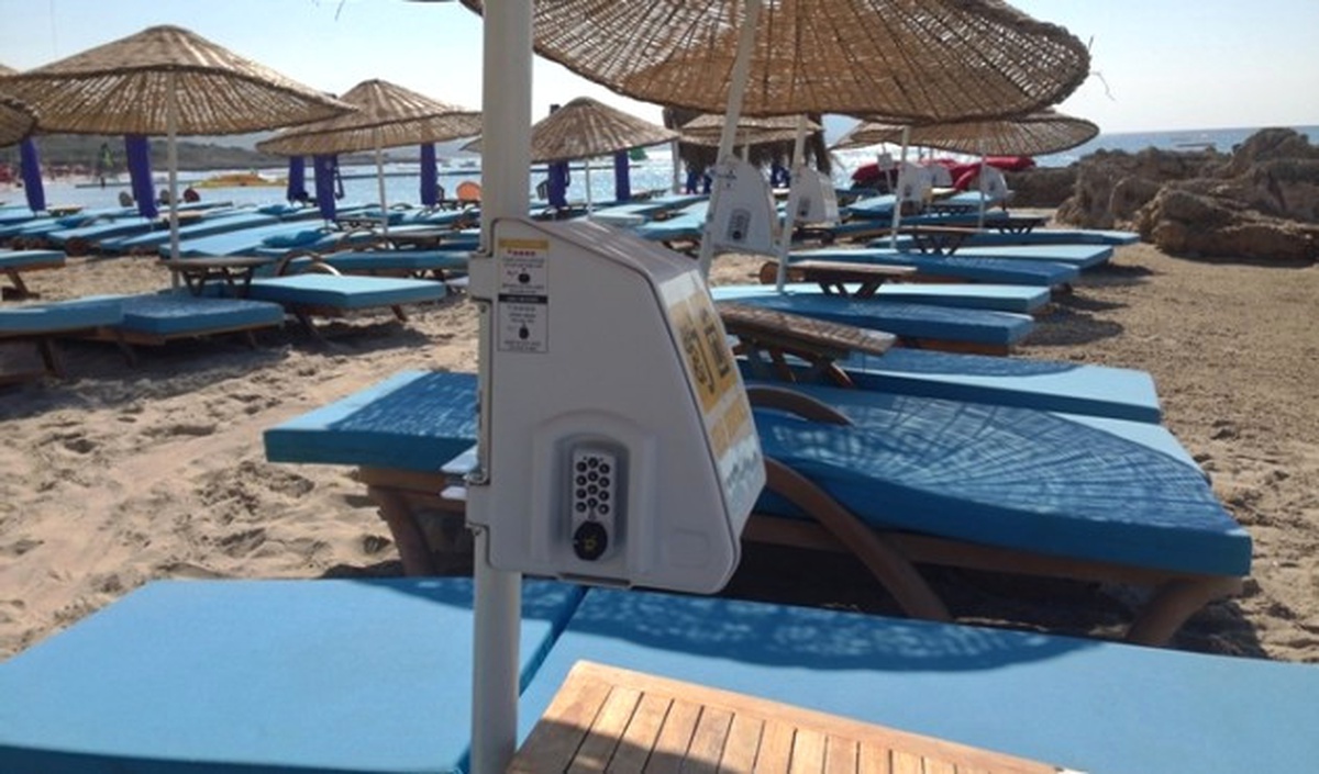 Şemsiyeye Kilitli Kasa Yaptı, Plajlara İnovasyonla İnecek