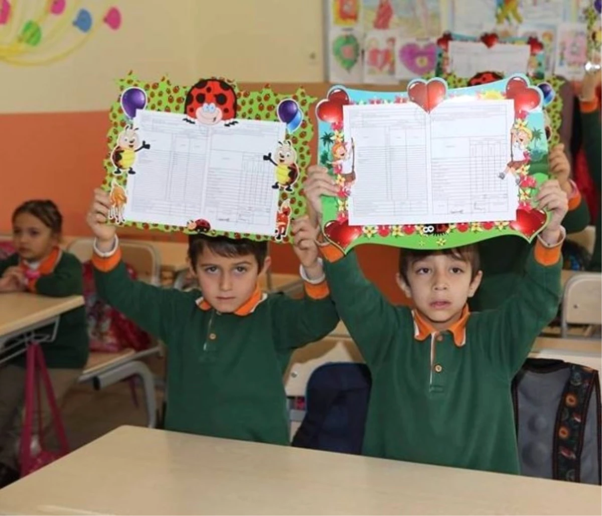 Sivas\'ta 120 Bin Öğrenci Karne Heyecanı Yaşadı