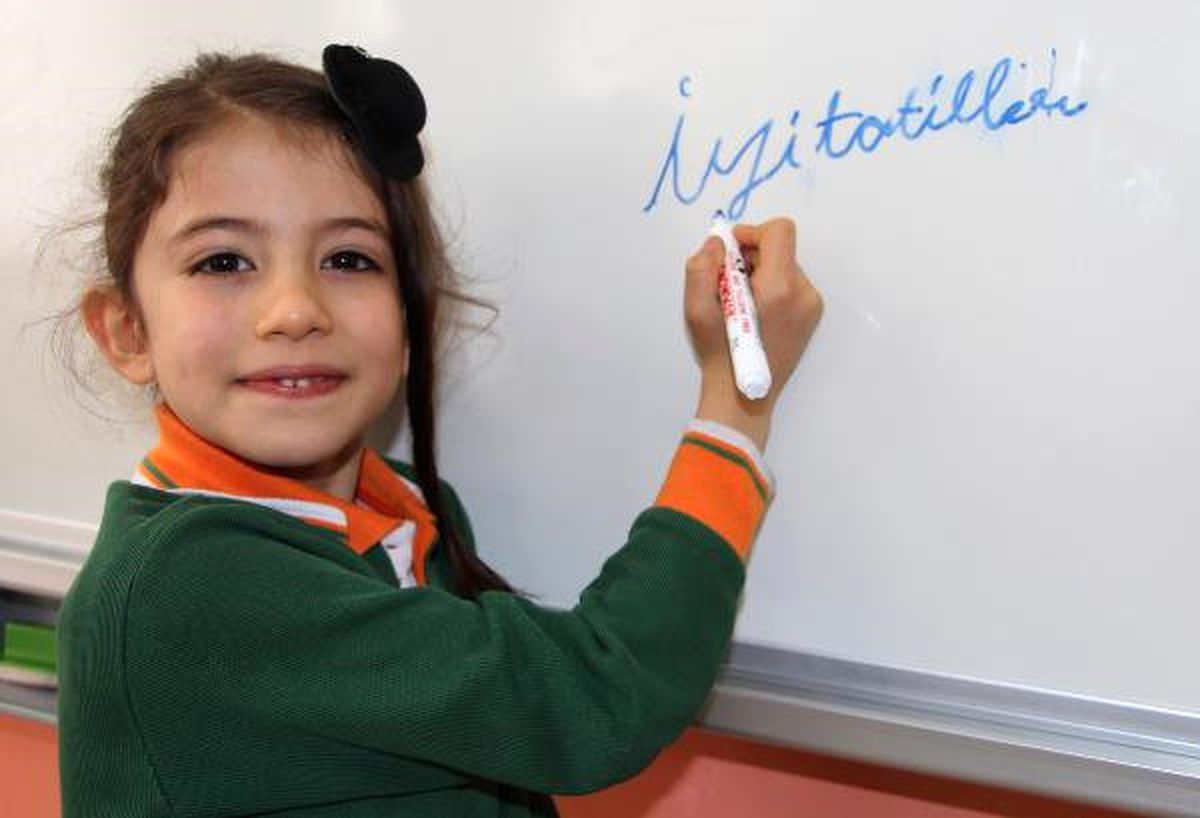Sivas\'ta Öğrencilerin Karne Heyecanı