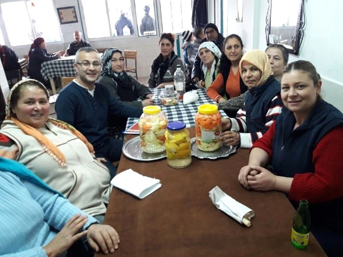 Urla\'da Kadınlara Gıdaları Saklama Eğitimi