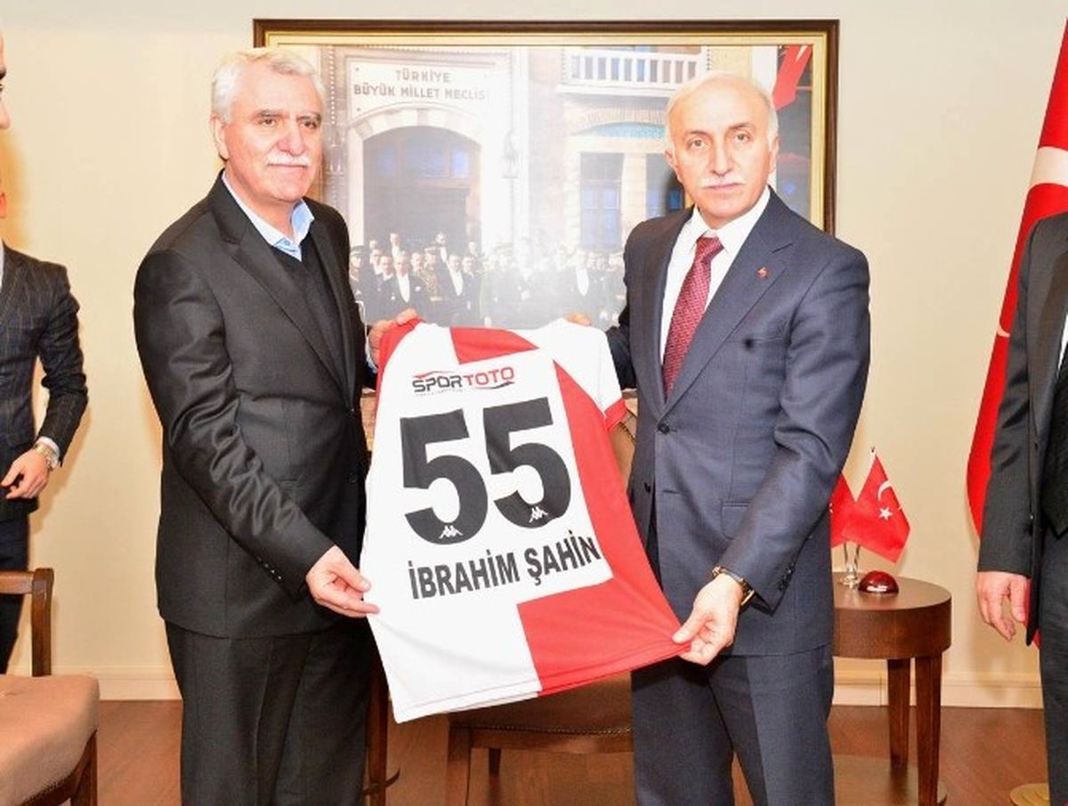 Vali Şahin\'e Samsunspor Forması