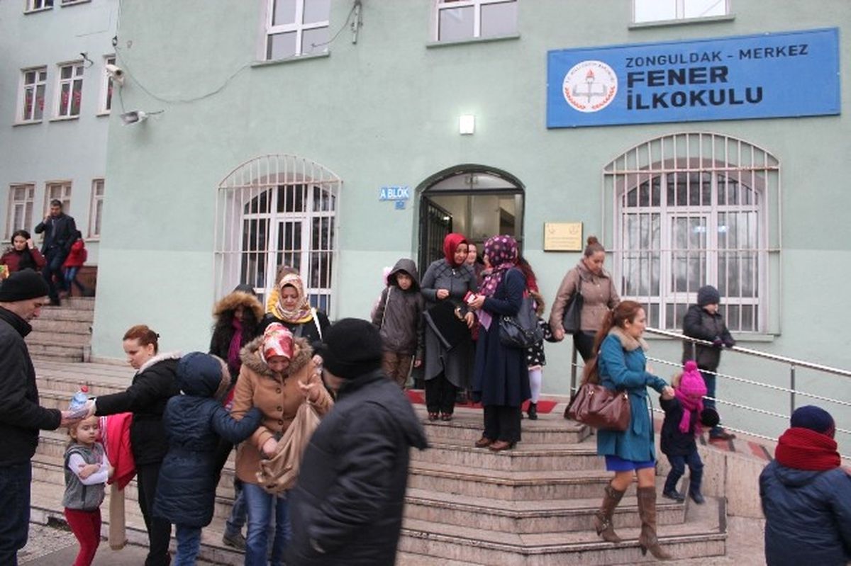 Zonguldak\'ta Yaklaşık 105 Bin Öğrenci Karne Heyecanı Yaşadı