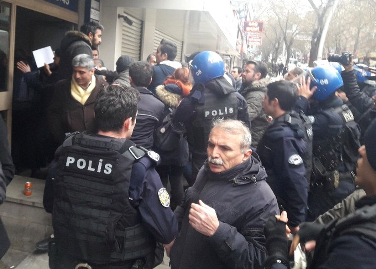 Anayasa Değişikliği Protestosuna Polis Müdahale Etti