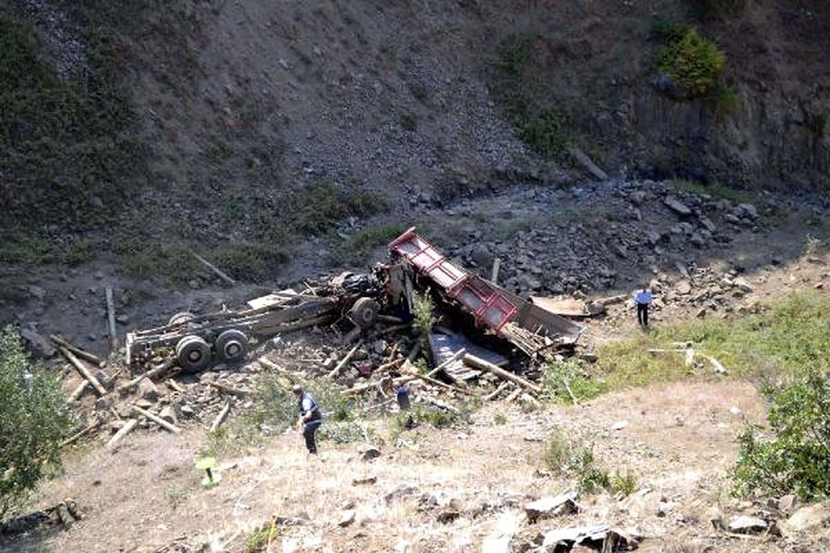 Antalya\'da Trafik Kazası: 2\'si Ağır 3 Yaralı