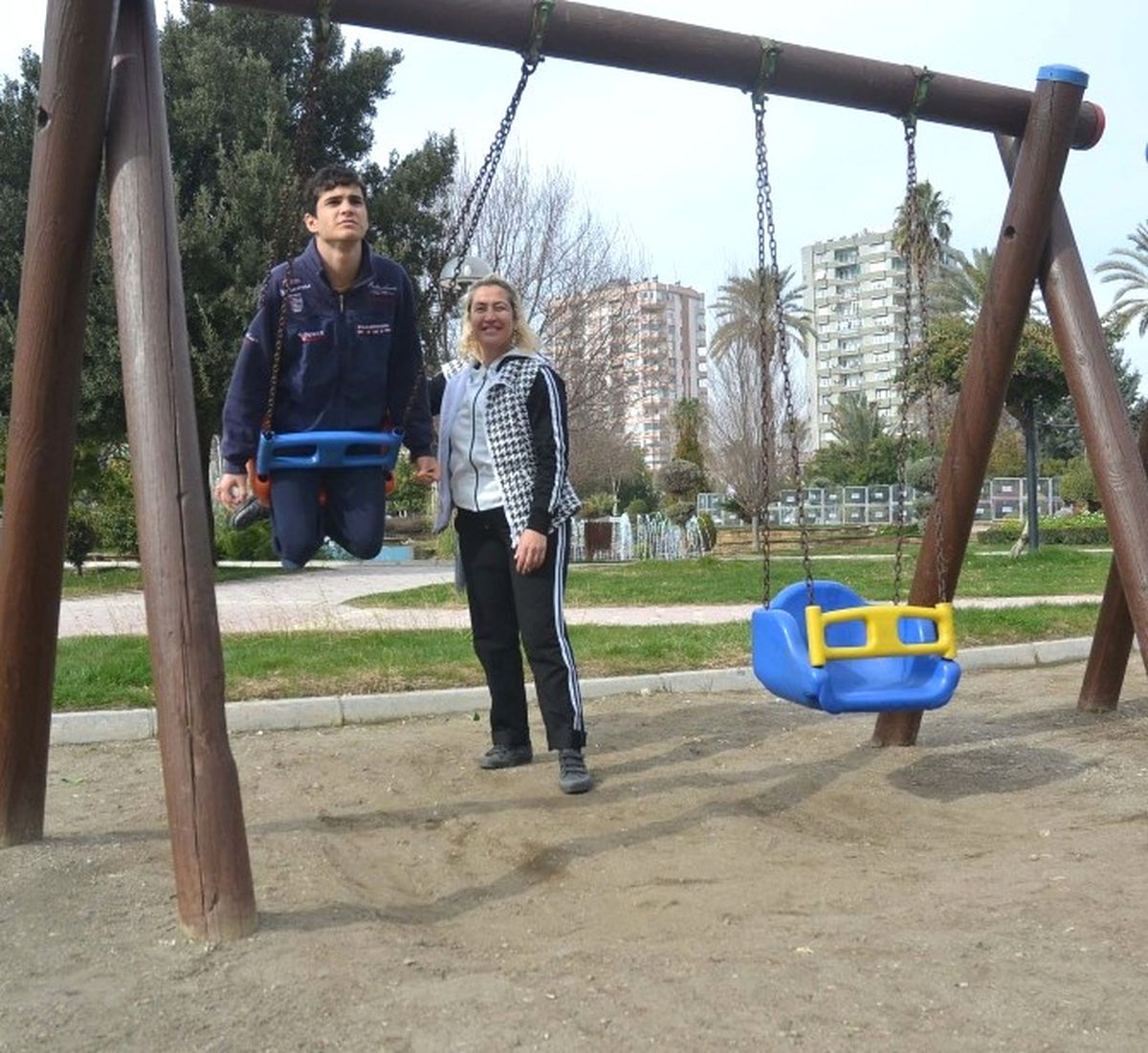 Avukat ve Şarkıcı Anne, Şarkılarını Otizmli Çocuklar İçin Söylüyor