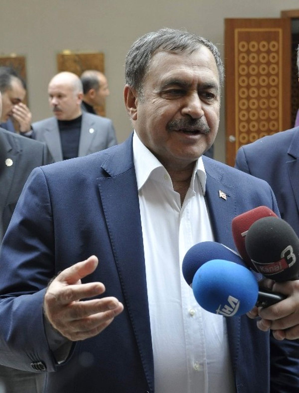 Bakan Eroğlu, Anayasa Çalışmaları ve Hükümet Sistemi Toplantısı\'na Katıldı