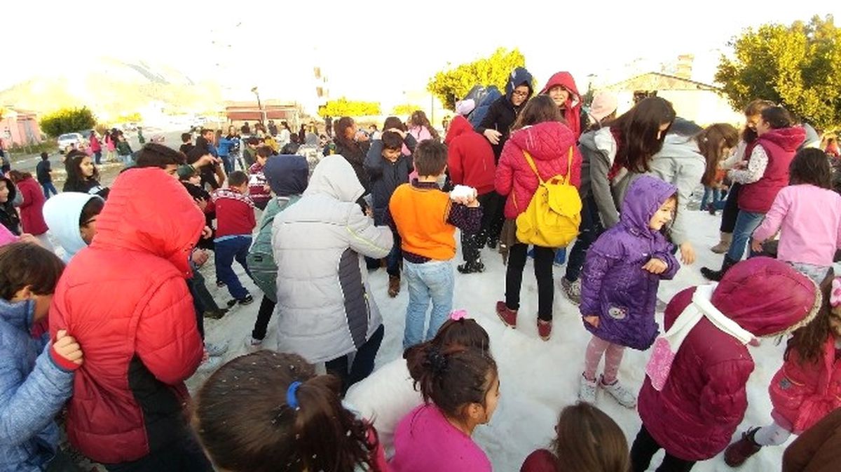 Bozyazılı Öğrencilere Karne Hediyesi Kar