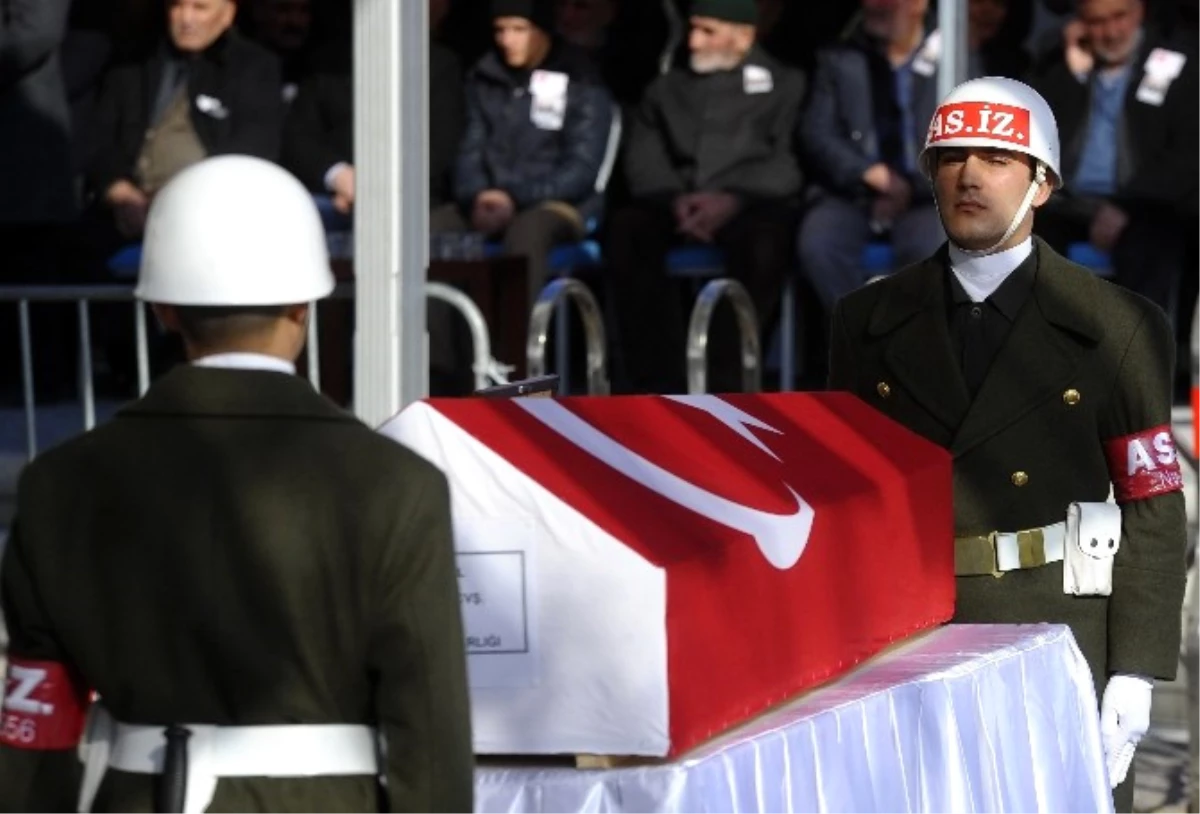 Cumhurbaşkanı Erdoğan ve Başbakan Yıldırım Şehit Cenazesine Katıldı
