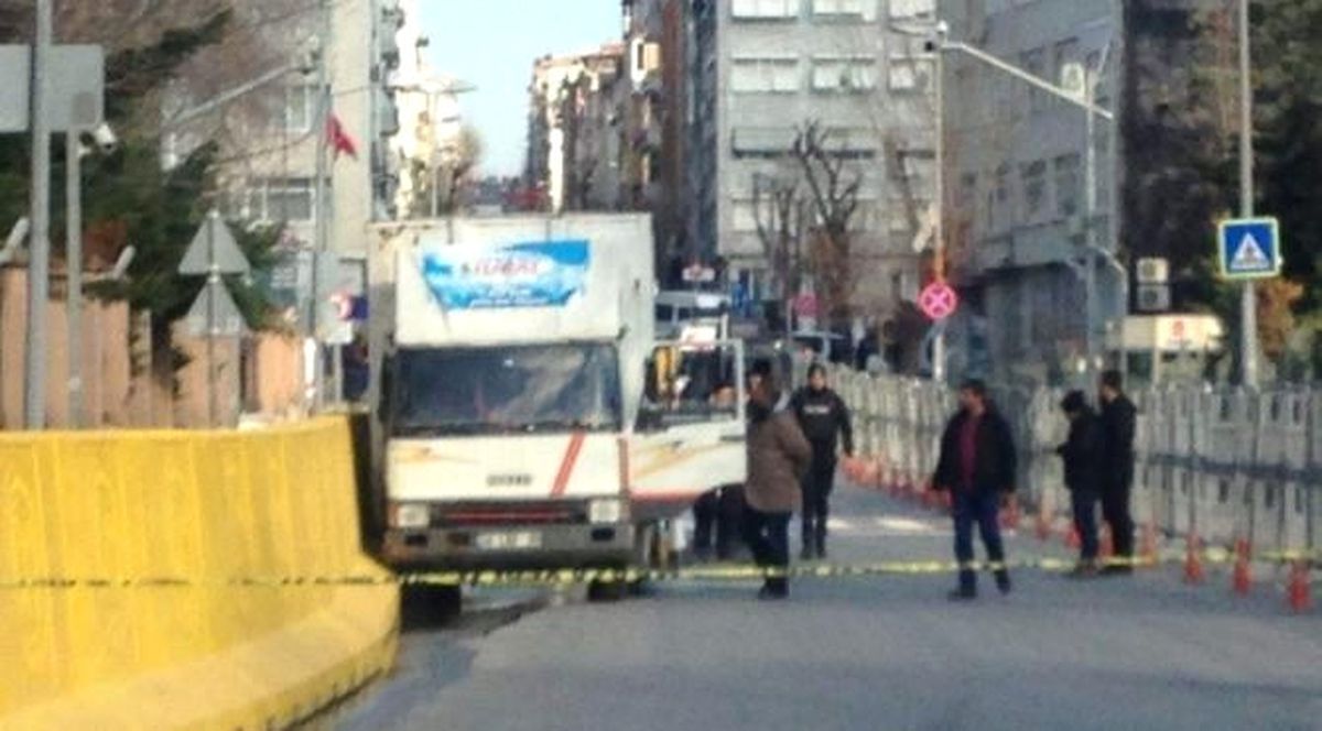 İstanbul Emniyet Müdürlüğü Önünde Hareketli Dakikalar