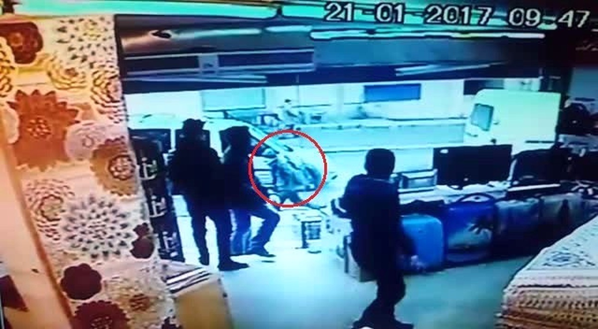 Esenyurt\'ta Polise Ateş Açan Saldırganın Kaçış Anı Kamerada