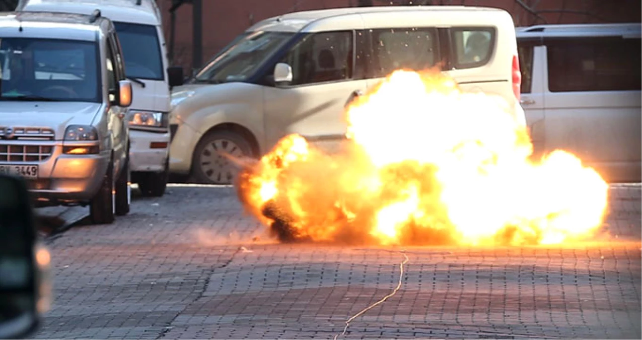 Esenyurt\'ta Polise Ateş Açıldı! Saldırganın Bırakıp Kaçtığı Çanta Patlatıldı